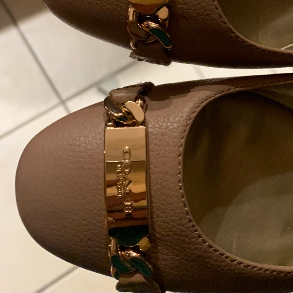 Coach flats